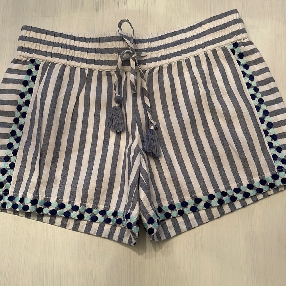 Vineyard vines striped shorts . XS